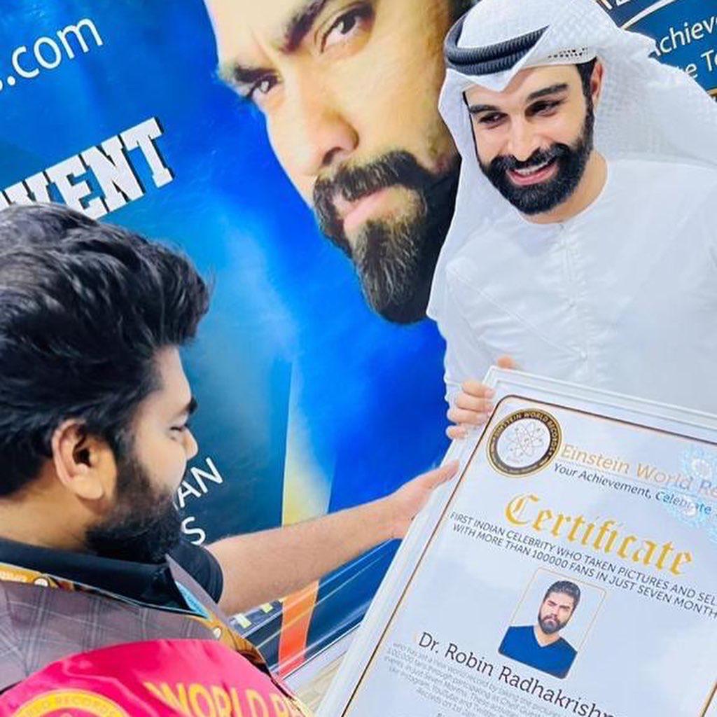First indian celebrity who taken pictures and selfies with More than 100000 fans in just seven months